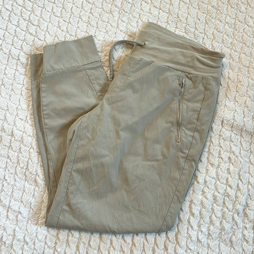 Athleta Trekki north jogger in tan size 10